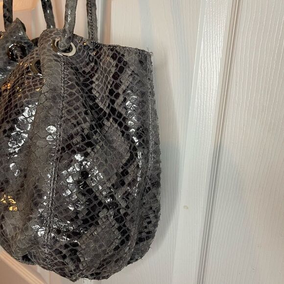 Michael Kors snake skin prints shades of gray shoulder bag silver tone hardwares - Picture 5 of 14